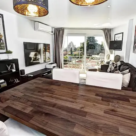 Apartment Stunning 1 Bed *